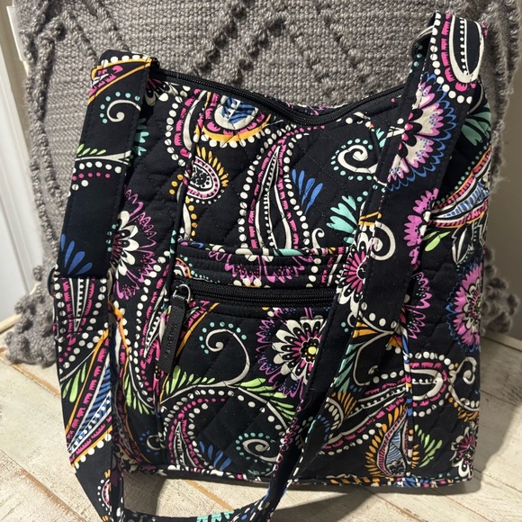 Vera Bradley Handbags - ❤️Vera Bradley Bandana Swirl Hipstet